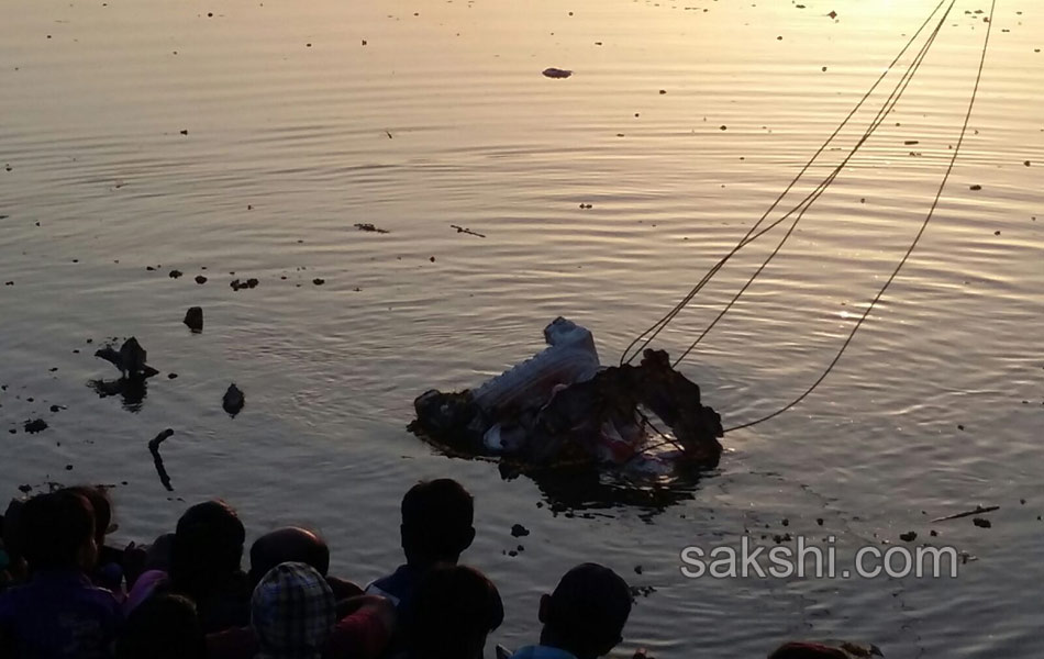 ganesh immersion 2015 hyderabad - Sakshi5