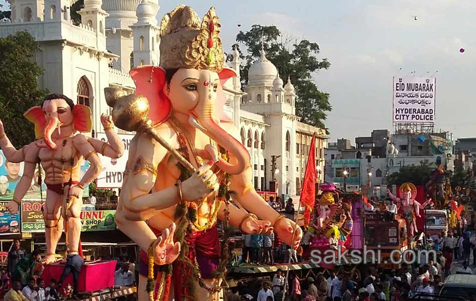 ganesh immersion 2015 hyderabad - Sakshi16