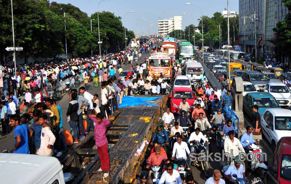 Kharithabad vinayakudu to send off Ganesh idol immersion processions16