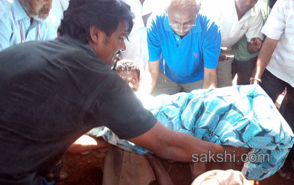 Athidi dead body found on Dibbelapalem beach9