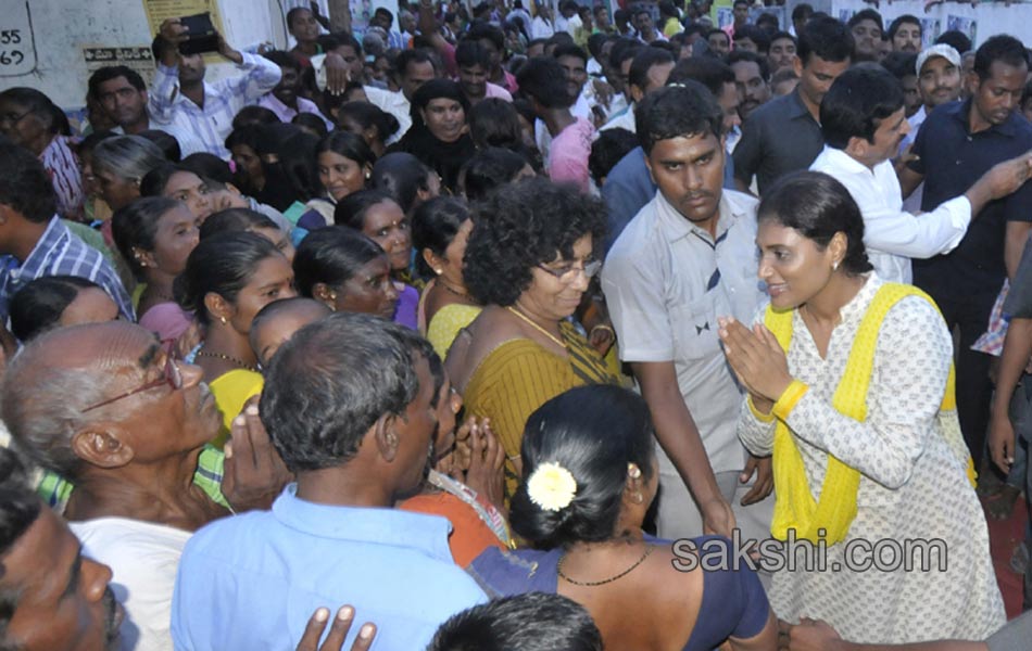 YS Sharmila Paramarsha Yatra Adilabad - Sakshi3