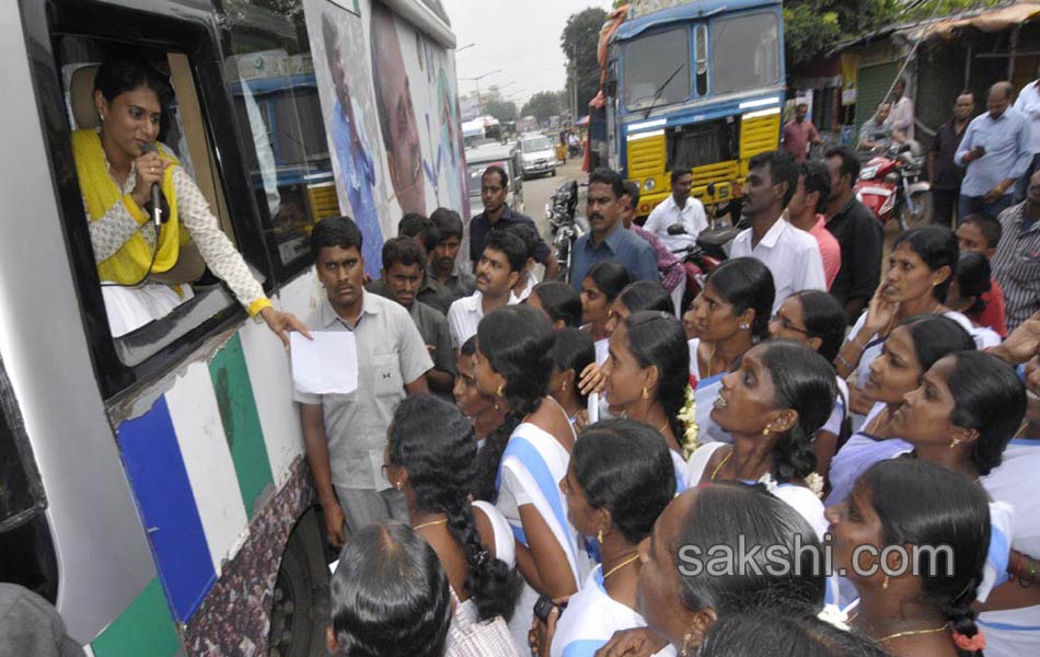 YS Sharmila Paramarsha Yatra Adilabad - Sakshi7