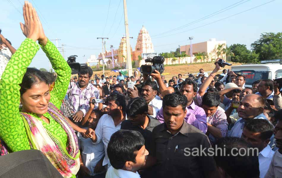 YS Sharmila Paramarsha yatra in Nizamabad - Sakshi1