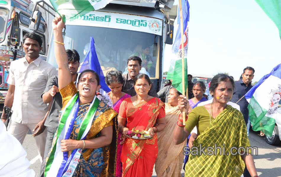 YS Sharmila Paramarsha yatra in Nizamabad - Sakshi10