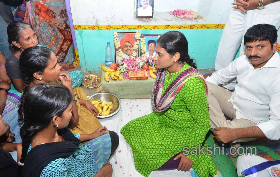 YS Sharmila Paramarsha yatra in Nizamabad - Sakshi17