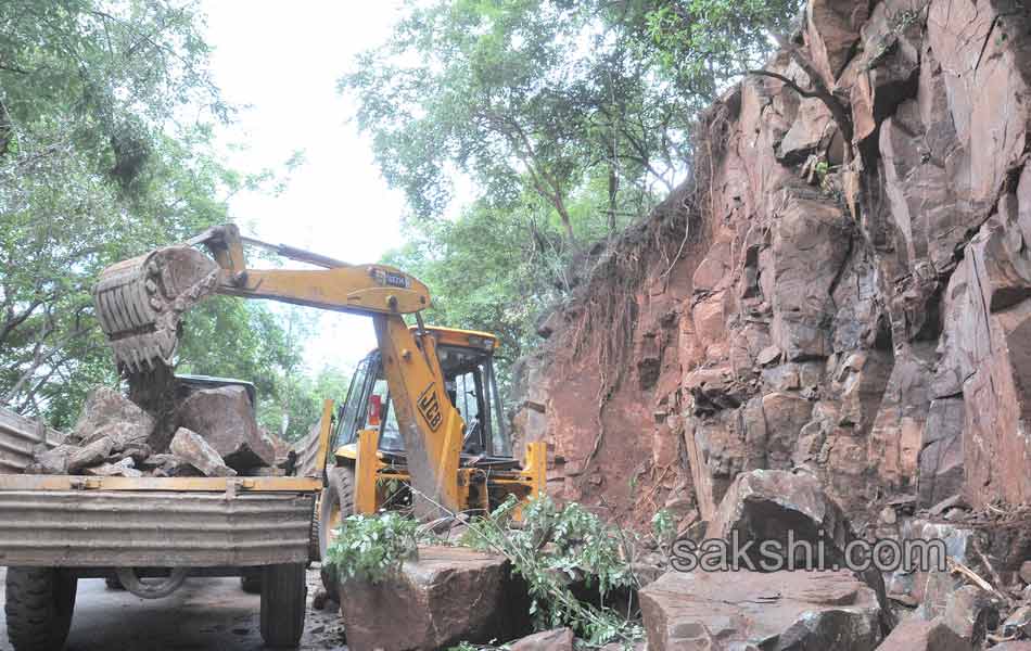 Landslides collapsed in Tirumala12