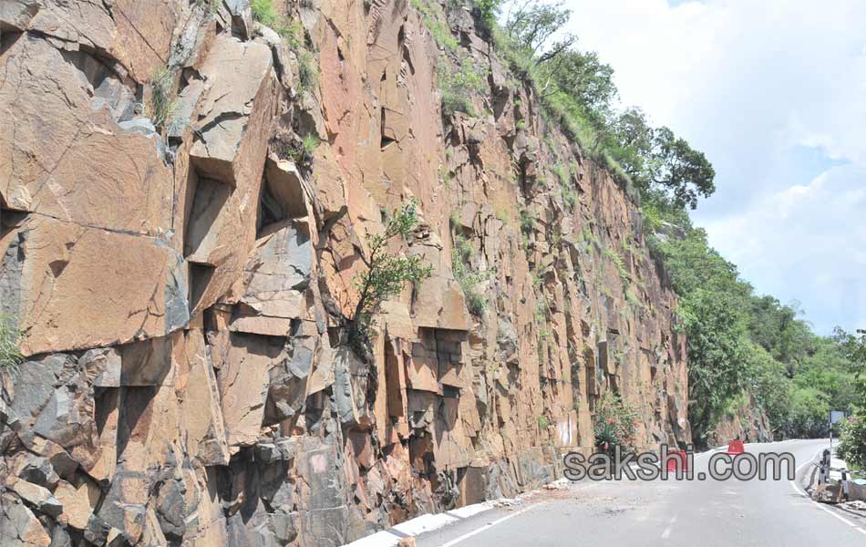 Landslides collapsed in Tirumala15