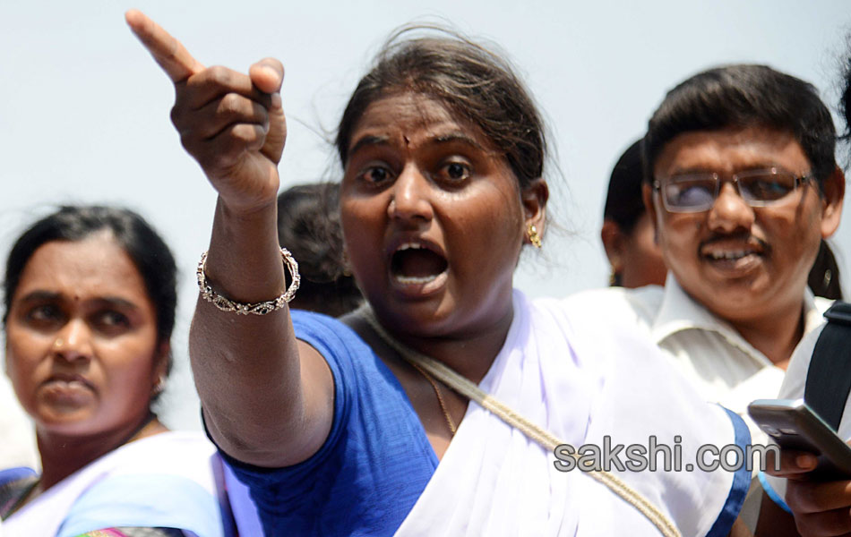 asha workers arrest in rtc cross roads11