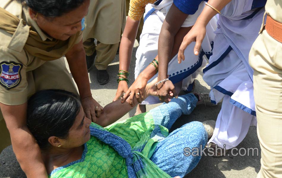 asha workers arrest in rtc cross roads12