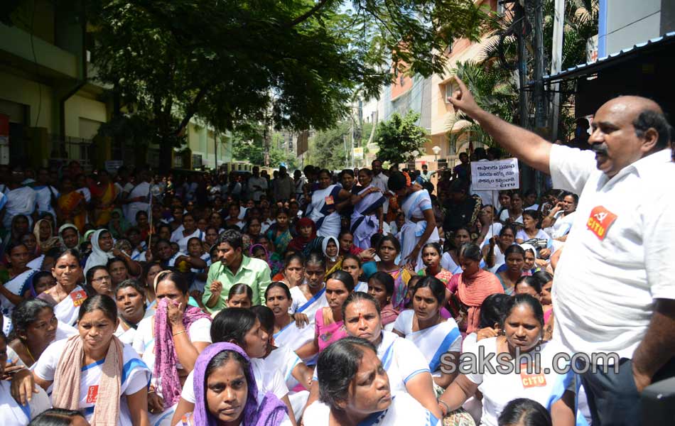 asha workers arrest in rtc cross roads17