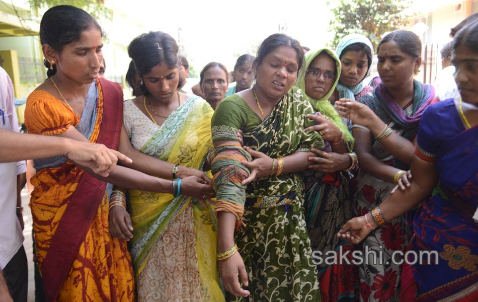 asha workers arrest in rtc cross roads19