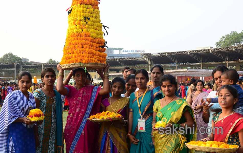 bathukamma rally from lb stadium to tankbund29