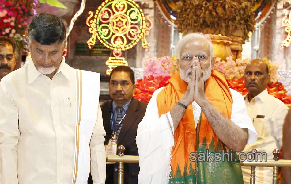 narendra modi balaji darshan - Sakshi10