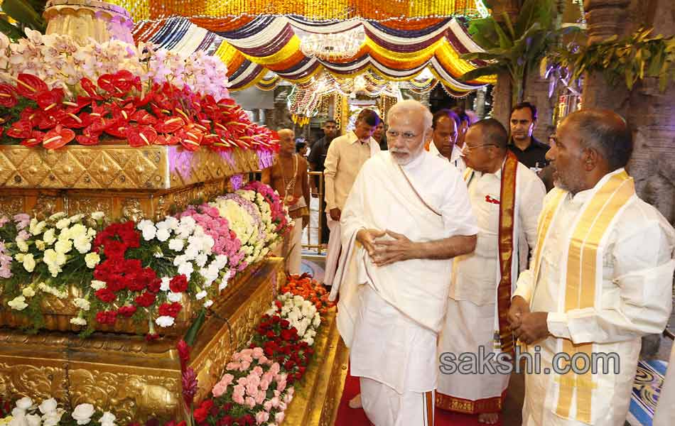 narendra modi balaji darshan - Sakshi14