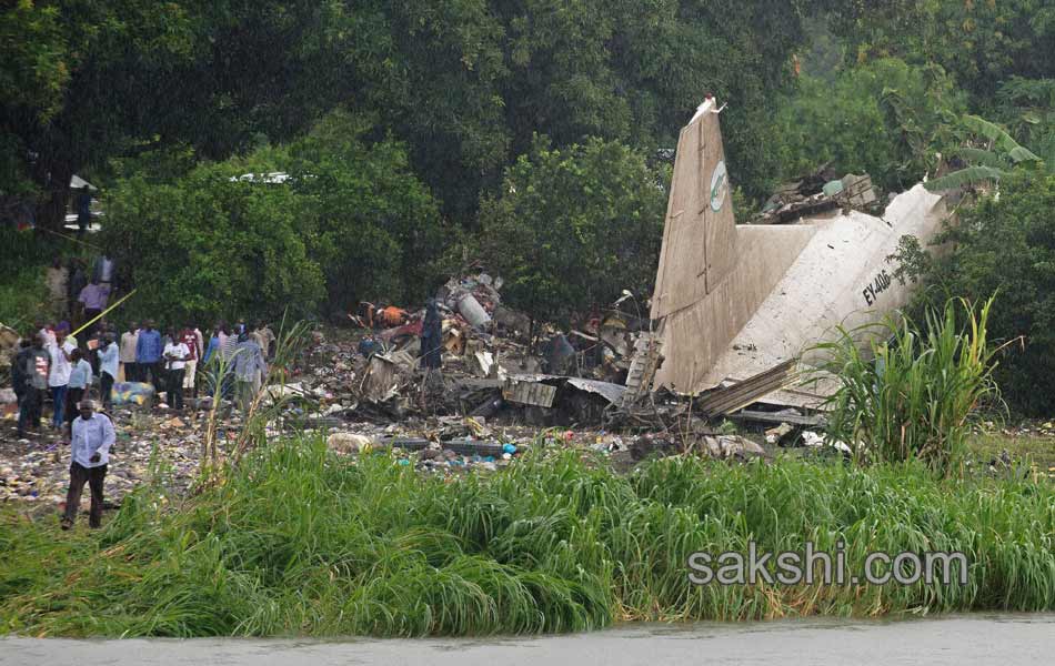 25 killed plane crash south sudan9