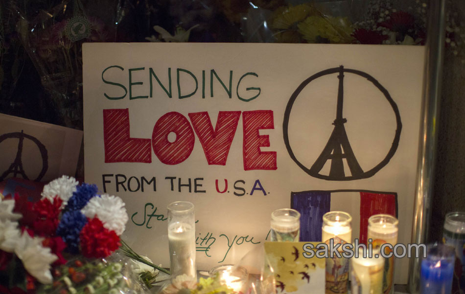 paris terror attacks people paying tribute5