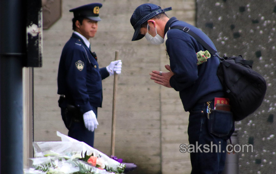 paris terror attacks people paying tribute9