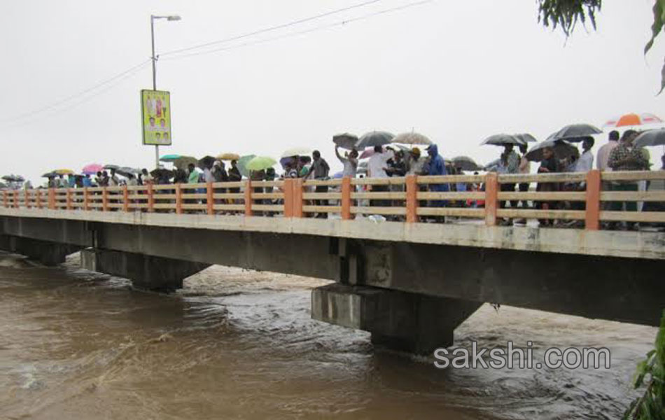 flood water in srikalahasti - Sakshi11