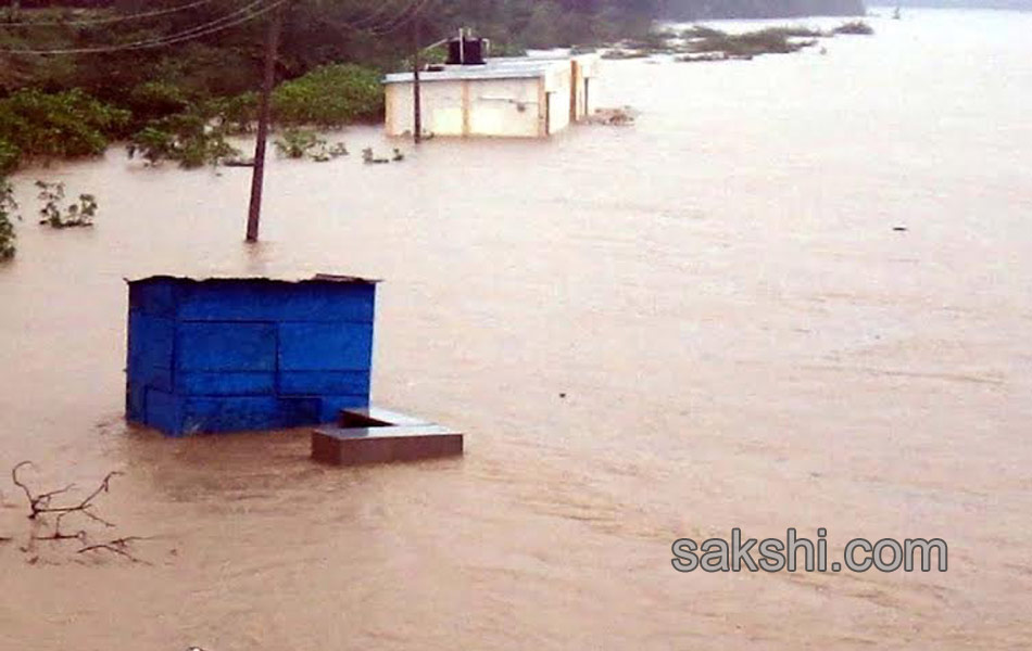 flood water in srikalahasti - Sakshi13