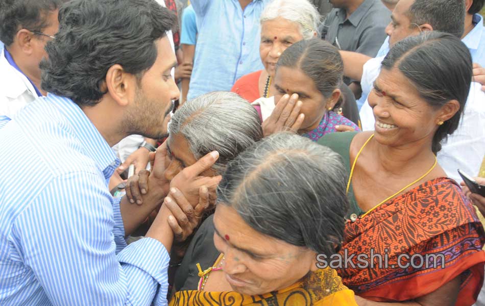 good response to ys jagan mohan reddy election campaign in warangal - Sakshi10