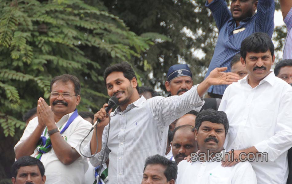 YS jagan mohan reddy speech in station ghanpur - Sakshi13