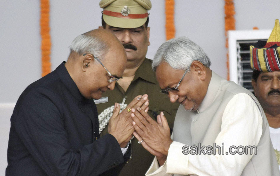 Nitish again takes oath as Bihar CM12