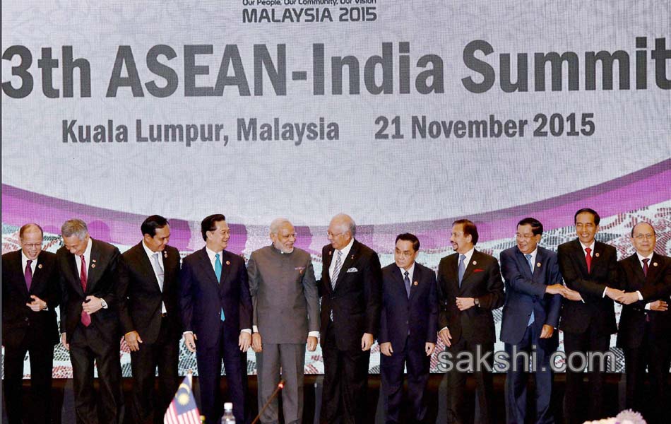 PM Modi attends ASEAN Summit holds bilateral talks with Chinese9