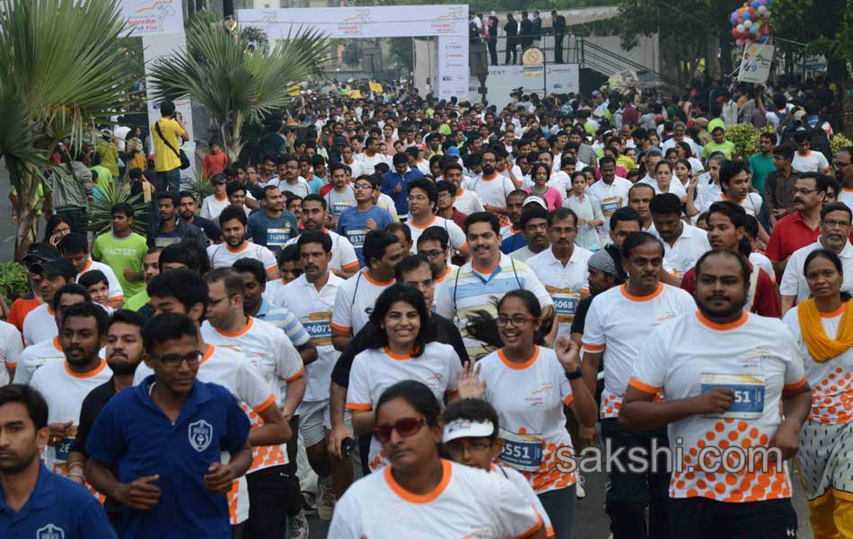 10k run in hyd necklace road - Sakshi13