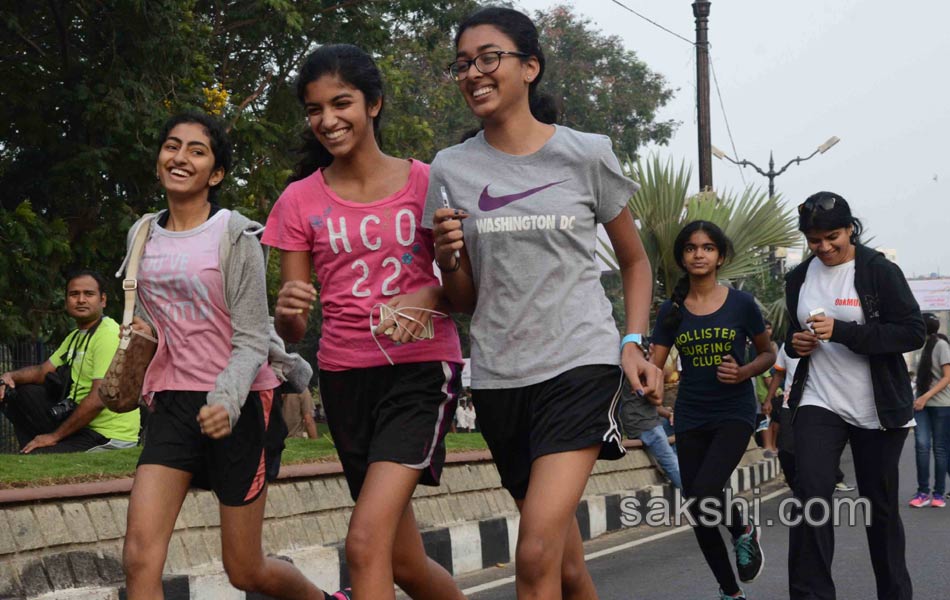 10k run in hyd necklace road - Sakshi18