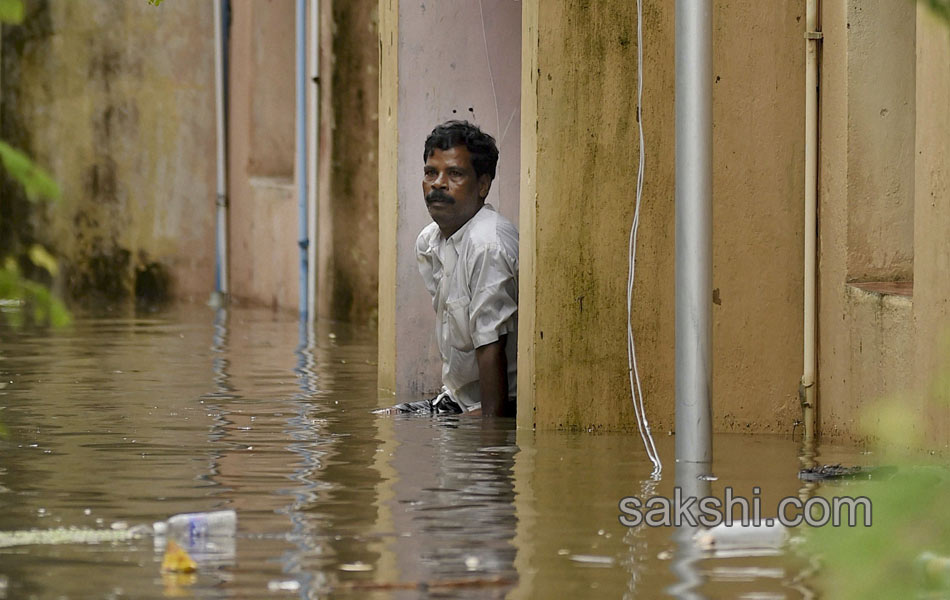 chennai submerged in rain water4