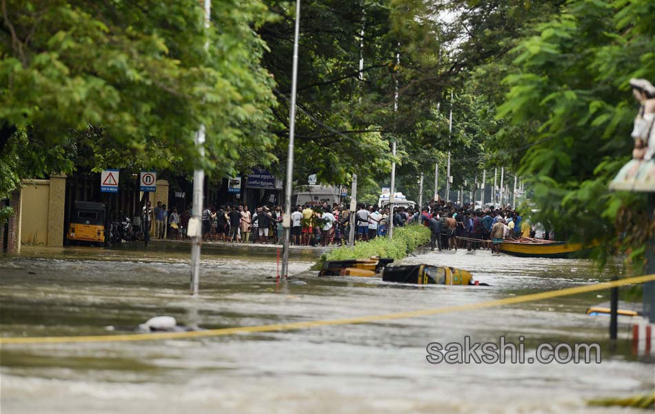 chennai submerged in rain water10