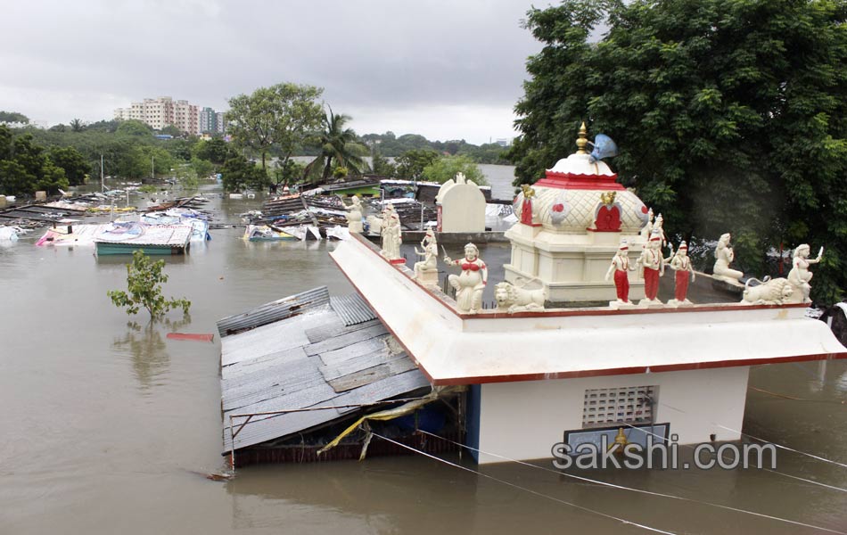 chennai submerged in rain water14