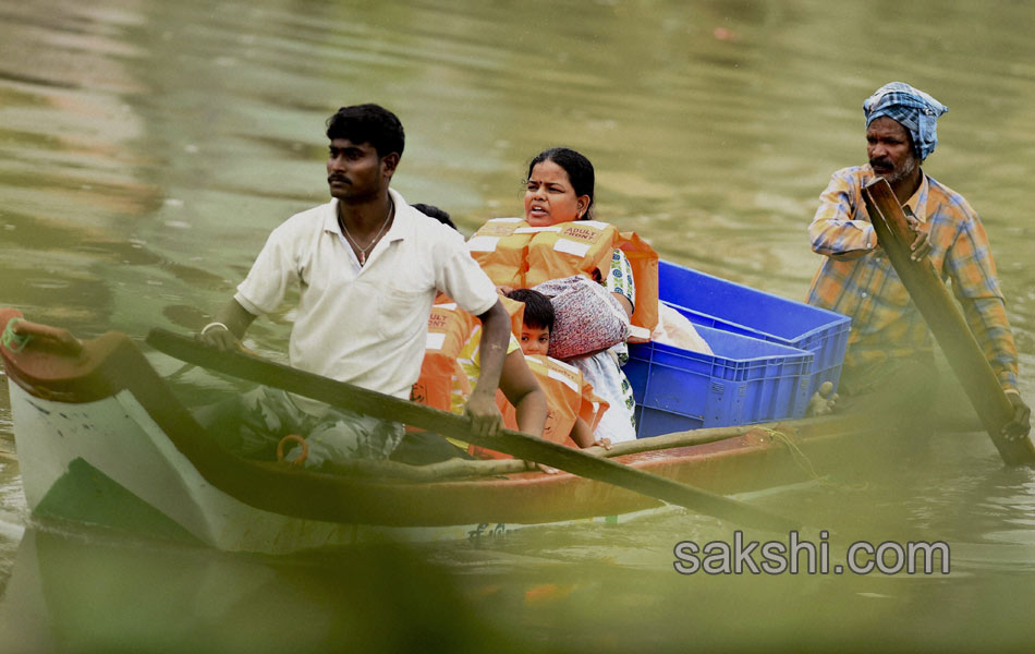 chennai submerged in rain water17