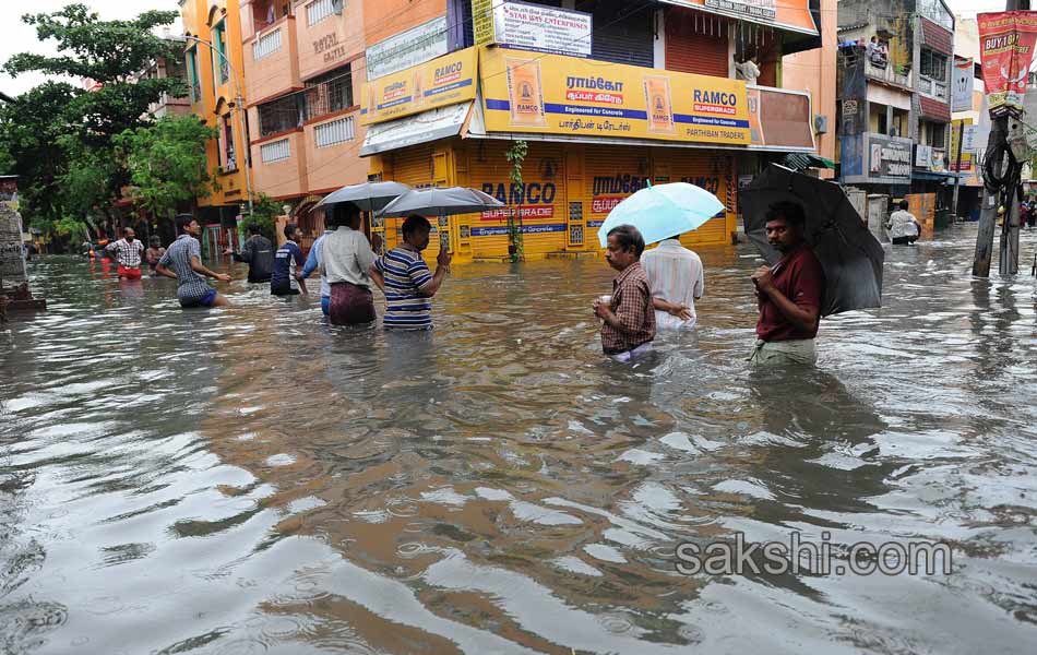 chennai submerged in rain water21