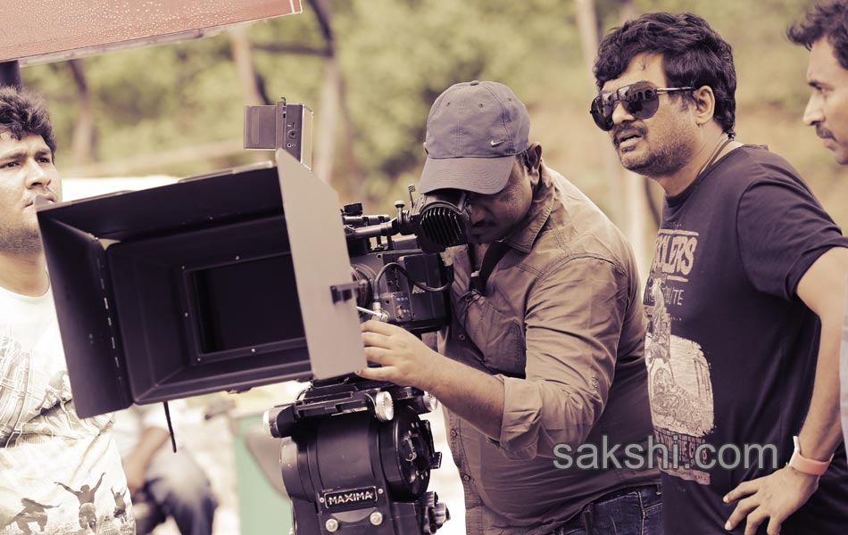 LOAFER WORKING STILLS - Sakshi11