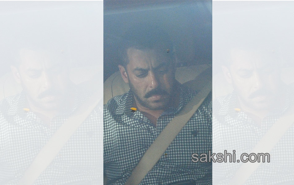 Salman walks from Bombay High Court8