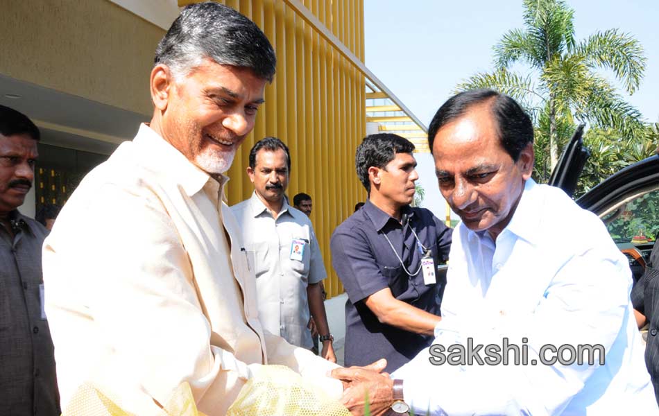 KCR And Chandrababu Bond Over Fish Curry And An Invite - Sakshi5