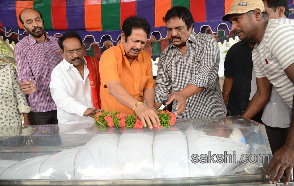 celebrity condolences to senior actor ranganat6