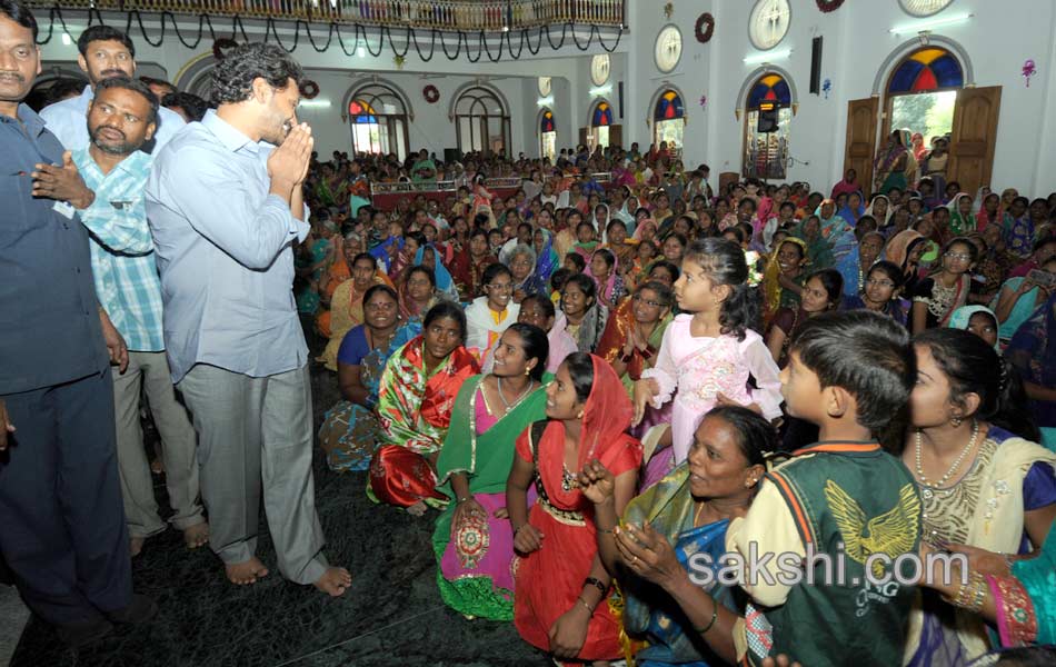 YS Jagan offers prayers at Pulivendula CSI Church - Sakshi14