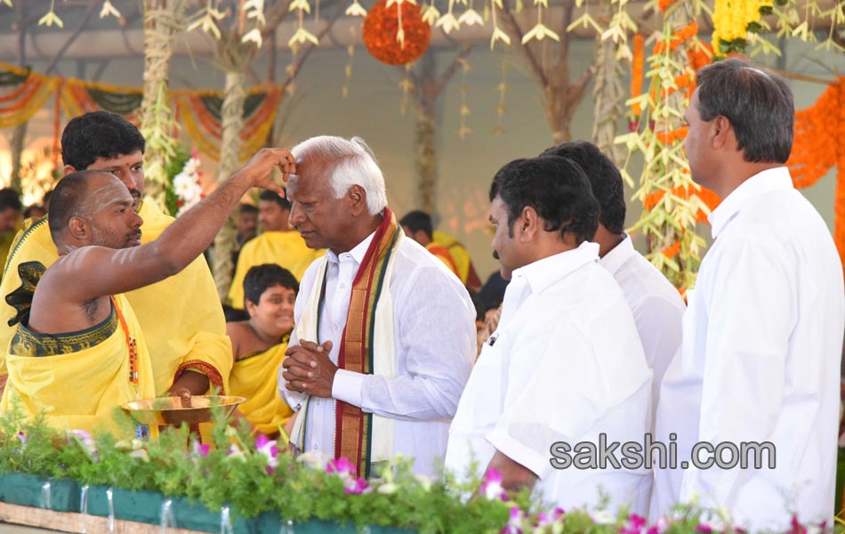 KCR Ayutha Chandi Yagam last day - Sakshi8