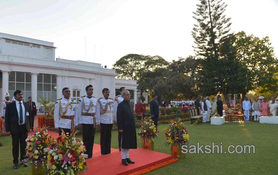 Telugu Chief Ministers Catch up at Governors Dinner for President - Sakshi5