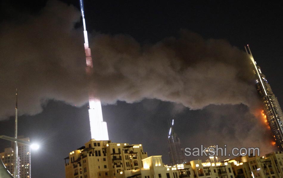 Dubai fire erupts at dubai hotel near burj khalifa6