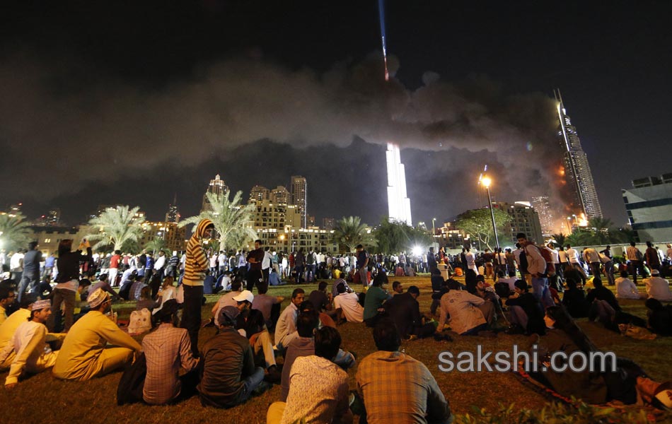 Dubai fire erupts at dubai hotel near burj khalifa8