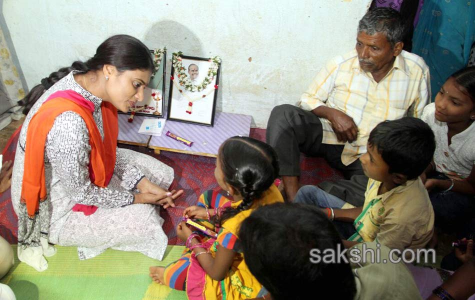 sharmila visited seven families in medak1