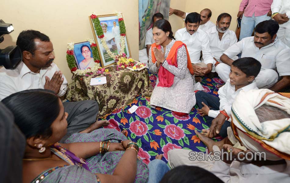 sharmila visited seven families in medak9