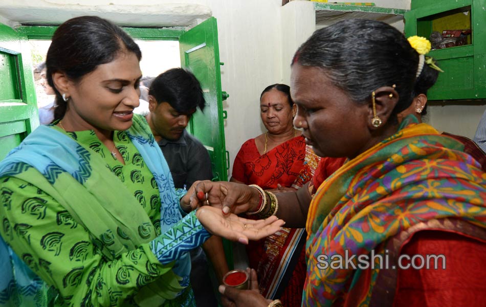 Ys sharmila paramarsha yatra to be continued in greater hyderabad5