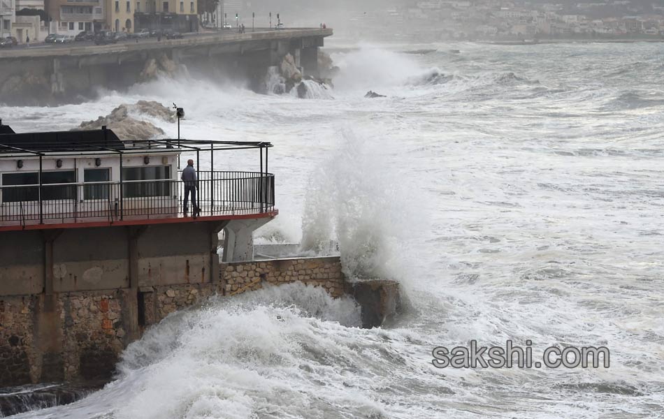 waves crashing on Marseille coastal road7