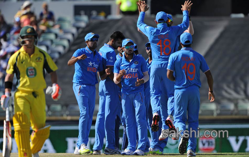 Australia beat India by five wickets in first ODI at Perth11