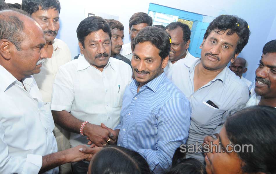 raithu bharosa yatra completed by ys jagan at anantapur - Sakshi1