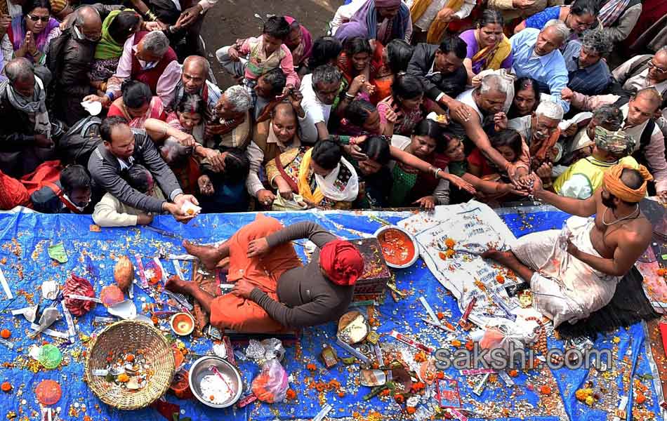 Holy dip in Gangasagar19